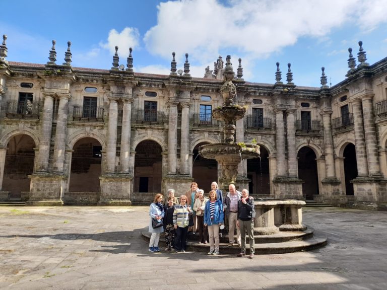 Las aulas de Padrón pone el broche al curso con un paseo artístico.