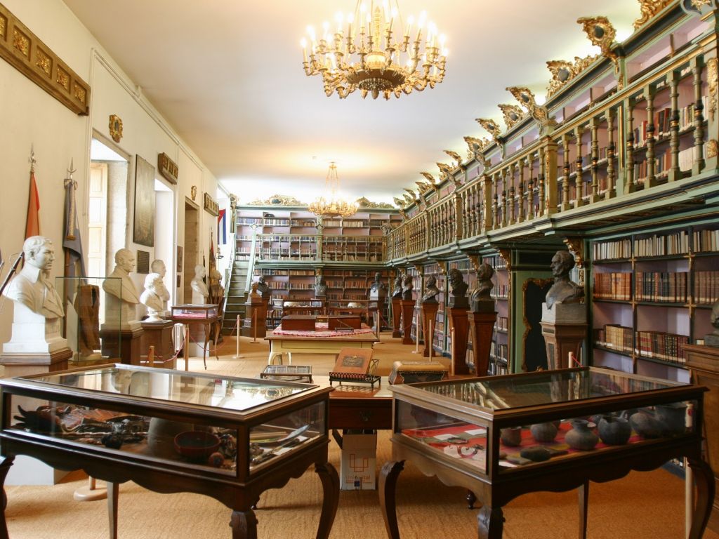 SANTIAGO | Visita á exposición da Biblioteca América